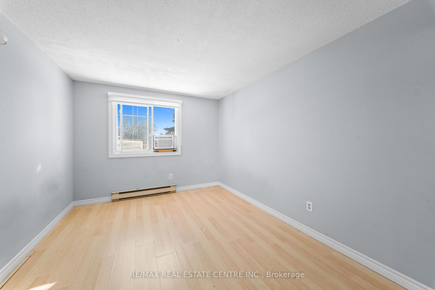 Detached House for sale at 8 Golden Gate Drive, Brampton, Ontario, L6S 2K5 - Northgate - MLS: W12770220