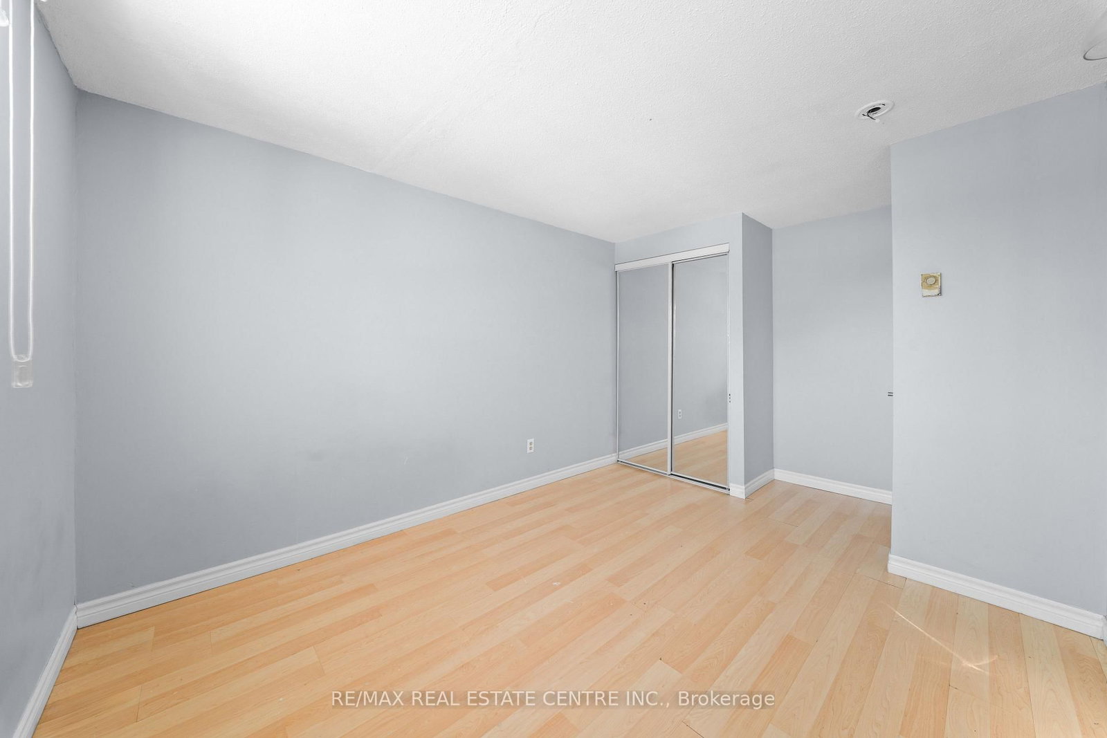 Detached House for sale at 8 Golden Gate Drive, Brampton, Ontario, L6S 2K5 - Northgate - MLS: W12770220