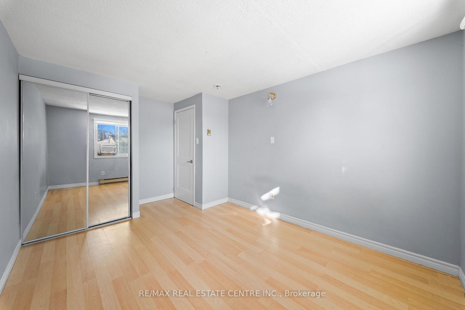 Detached House for sale at 8 Golden Gate Drive, Brampton, Ontario, L6S 2K5 - Northgate - MLS: W12770220