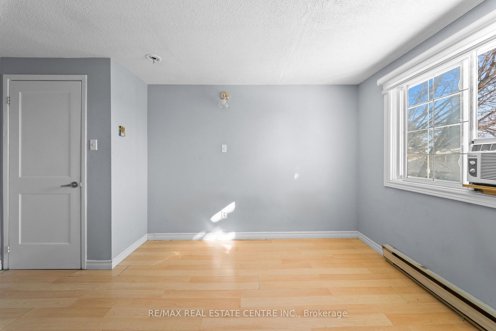 Detached House for sale at 8 Golden Gate Drive, Brampton, Ontario, L6S 2K5 - Northgate - MLS: W12770220