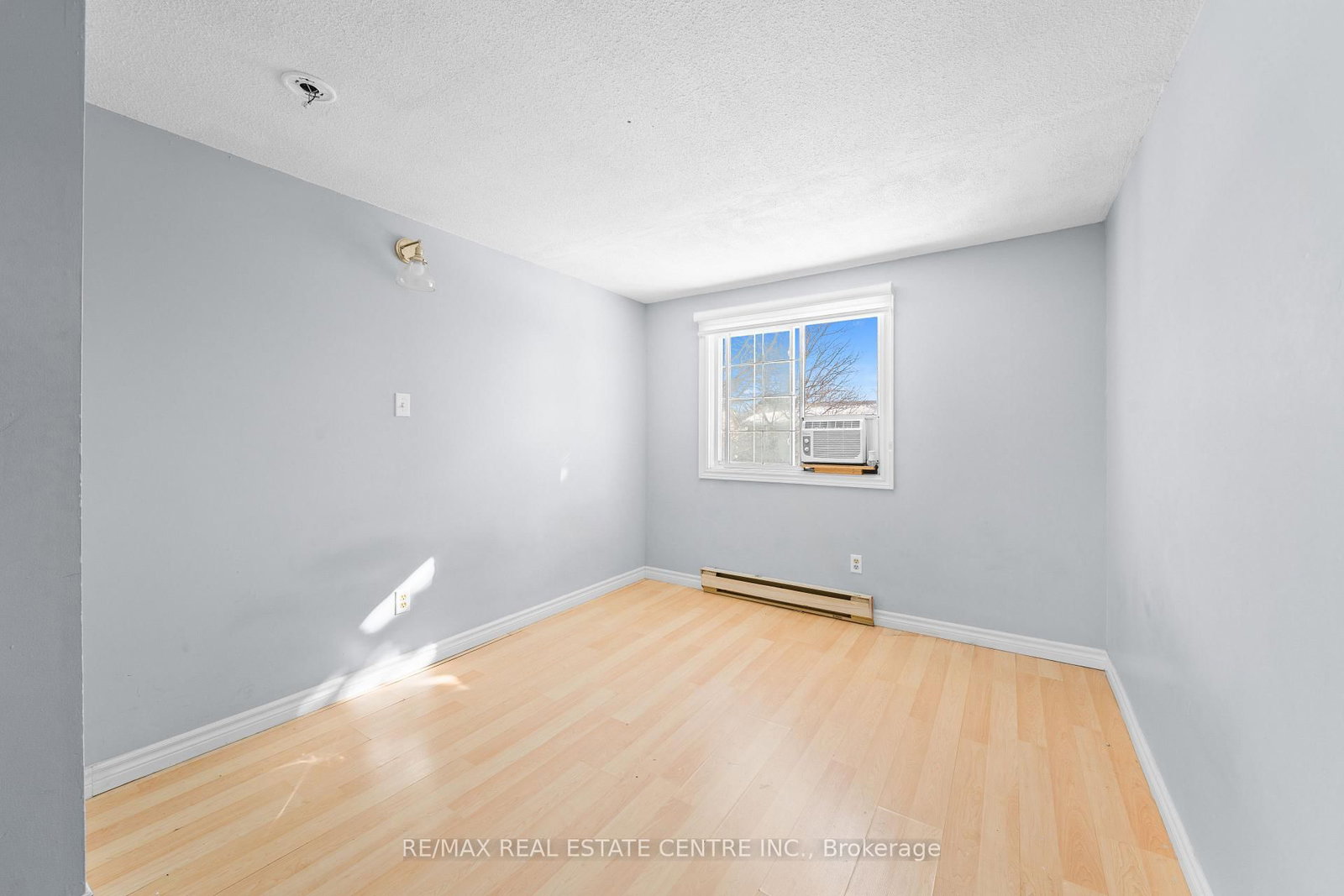 Detached House for sale at 8 Golden Gate Drive, Brampton, Ontario, L6S 2K5 - Northgate - MLS: W12770220