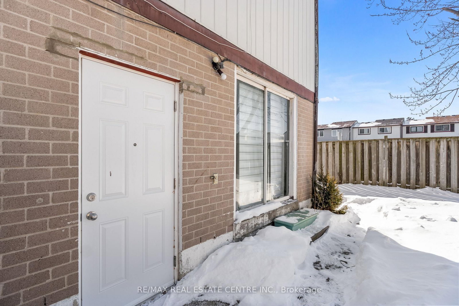 Detached House for sale at 8 Golden Gate Drive, Brampton, Ontario, L6S 2K5 - Northgate - MLS: W12770220