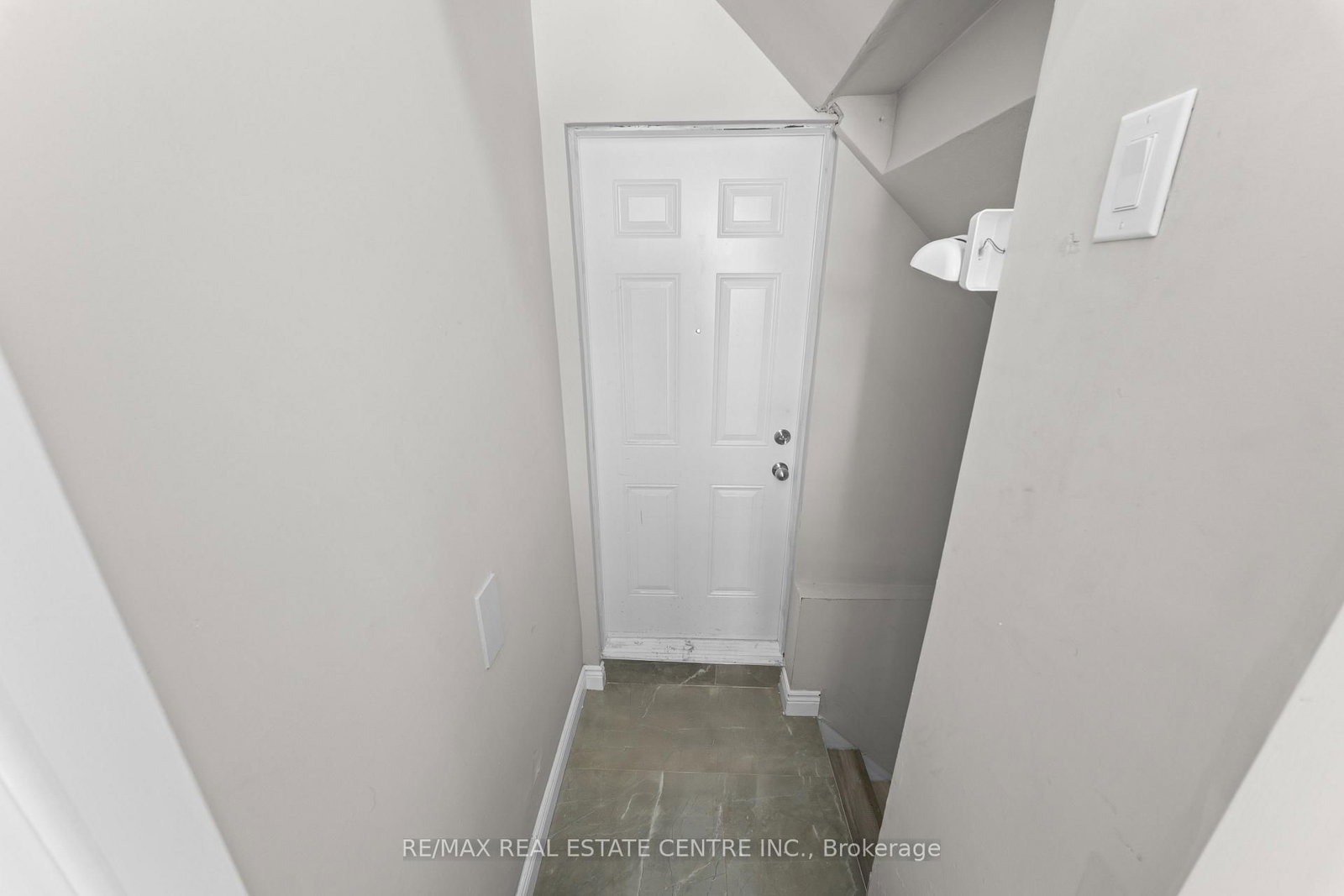 Detached House for sale at 8 Golden Gate Drive, Brampton, Ontario, L6S 2K5 - Northgate - MLS: W12770220