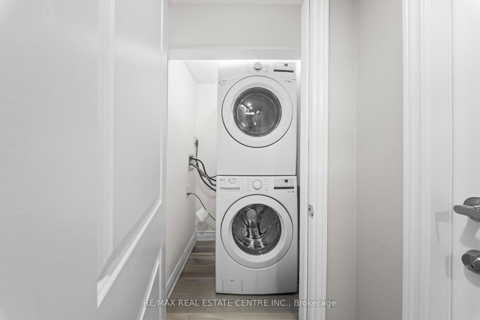 Detached House for sale at 8 Golden Gate Drive, Brampton, Ontario, L6S 2K5 - Northgate - MLS: W12770220