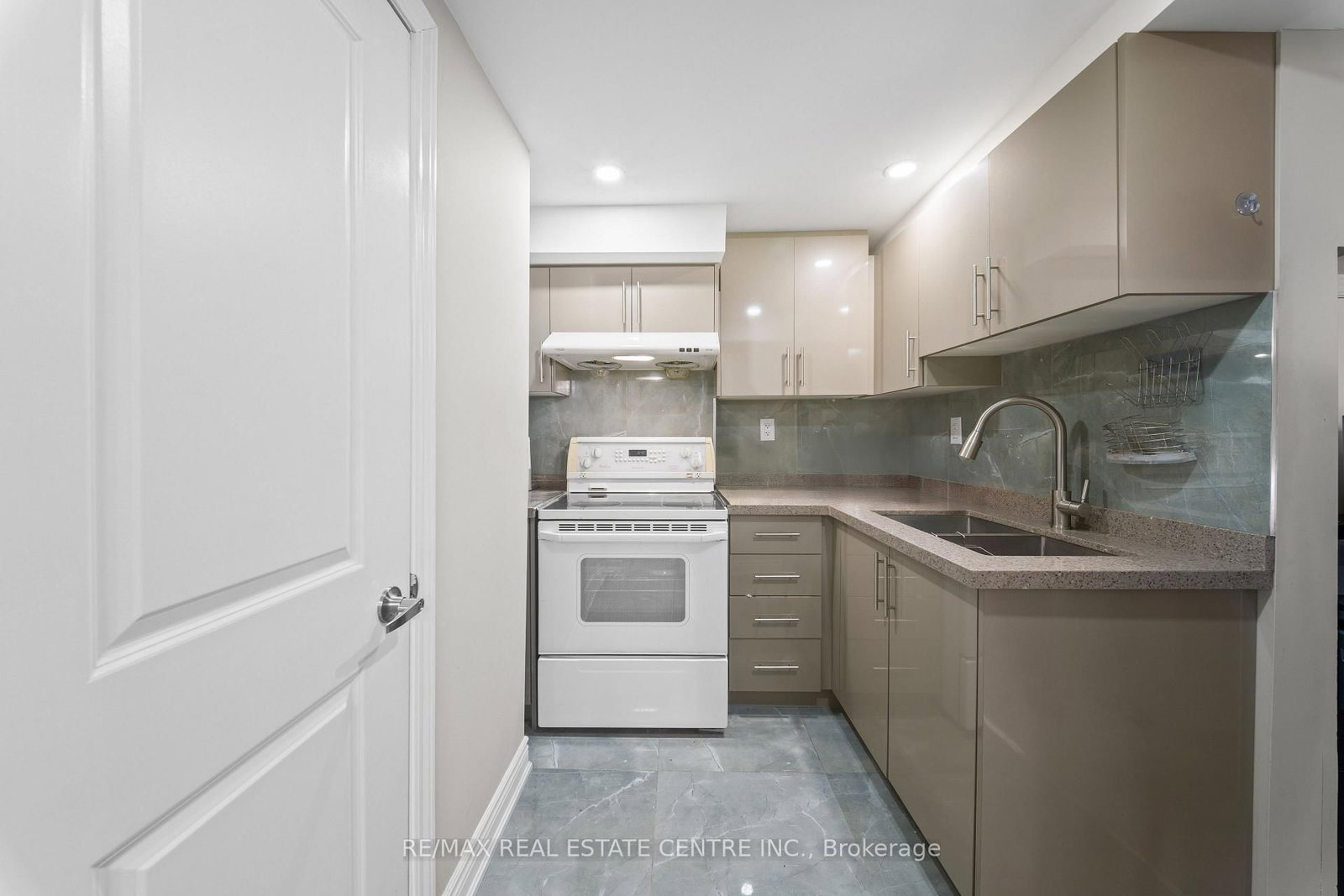 Detached House for sale at 8 Golden Gate Drive, Brampton, Ontario, L6S 2K5 - Northgate - MLS: W12770220