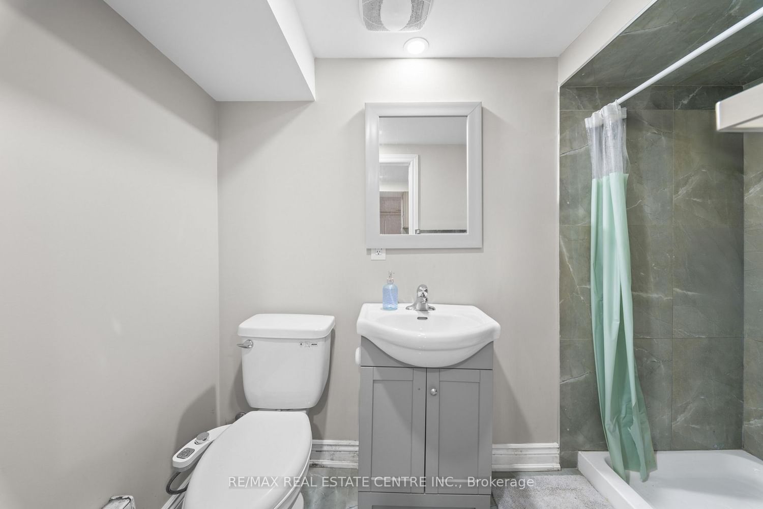 Detached House for sale at 8 Golden Gate Drive, Brampton, Ontario, L6S 2K5 - Northgate - MLS: W12770220