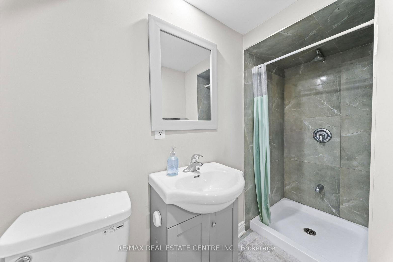 Detached House for sale at 8 Golden Gate Drive, Brampton, Ontario, L6S 2K5 - Northgate - MLS: W12770220