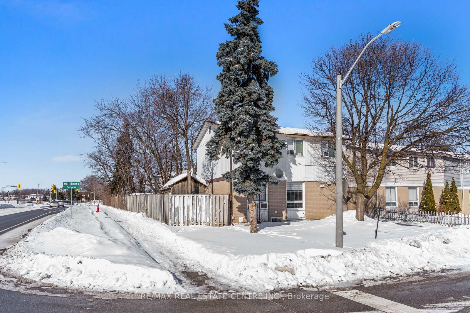 Detached House for sale at 8 Golden Gate Drive, Brampton, Ontario, L6S 2K5 - Northgate - MLS: W12770220
