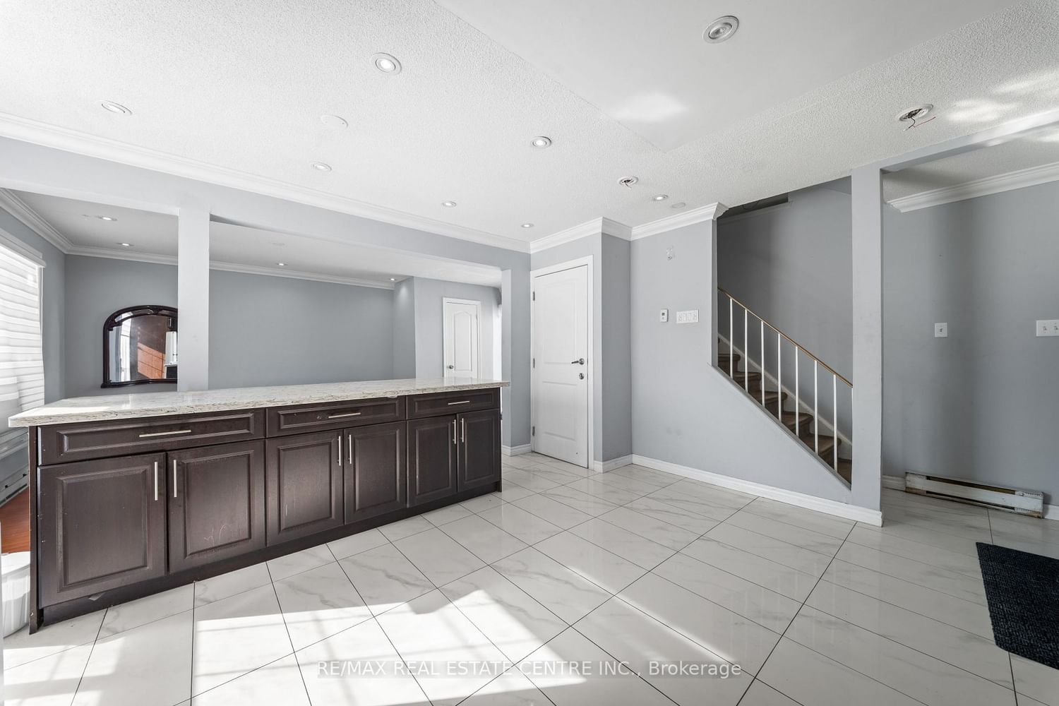 Detached House for sale at 8 Golden Gate Drive, Brampton, Ontario, L6S 2K5 - Northgate - MLS: W12770220