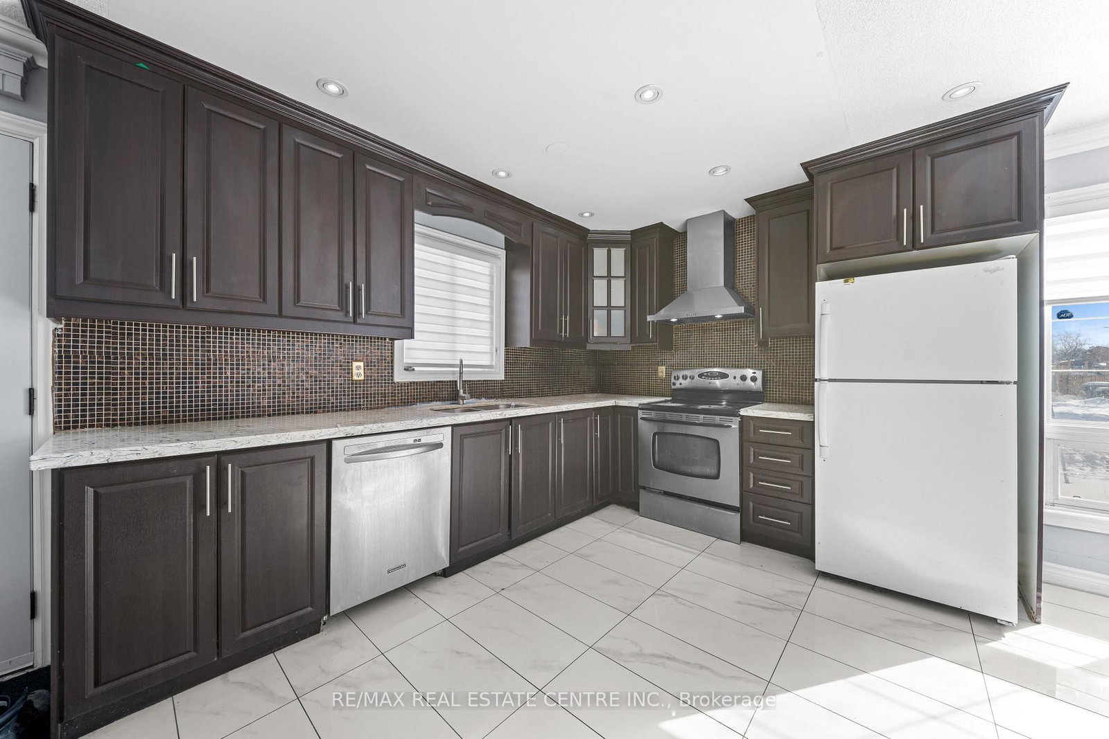 Detached House for sale at 8 Golden Gate Drive, Brampton, Ontario, L6S 2K5 - Northgate - MLS: W12770220