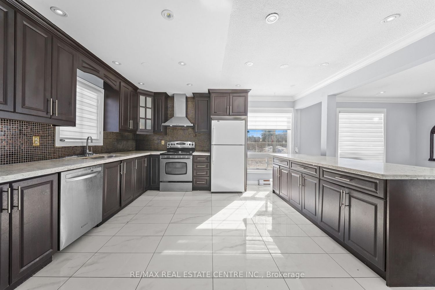 Detached House for sale at 8 Golden Gate Drive, Brampton, Ontario, L6S 2K5 - Northgate - MLS: W12770220