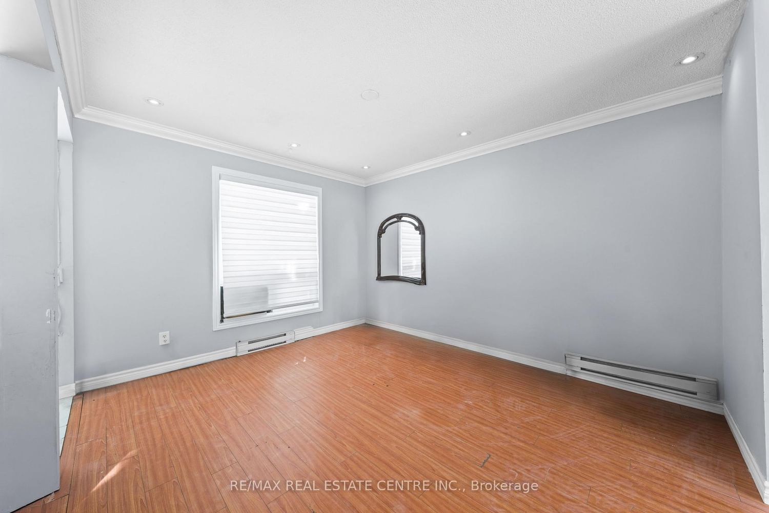 Detached House for sale at 8 Golden Gate Drive, Brampton, Ontario, L6S 2K5 - Northgate - MLS: W12770220