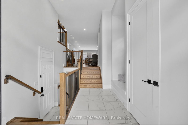 3329 Vernon Powell Dr, Oakville, L6H 0Y4 | Image 2