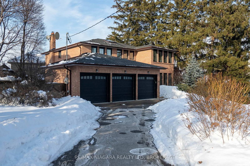 18 Mountbatten Rd, Toronto, M9P 1Z2 | Image 2