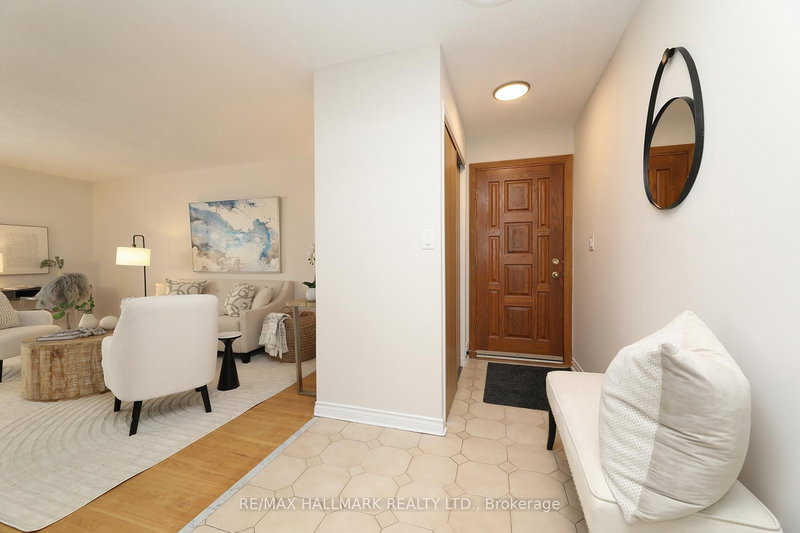 70 Lavington Dr, Toronto, M9R 2H4 | Image 2