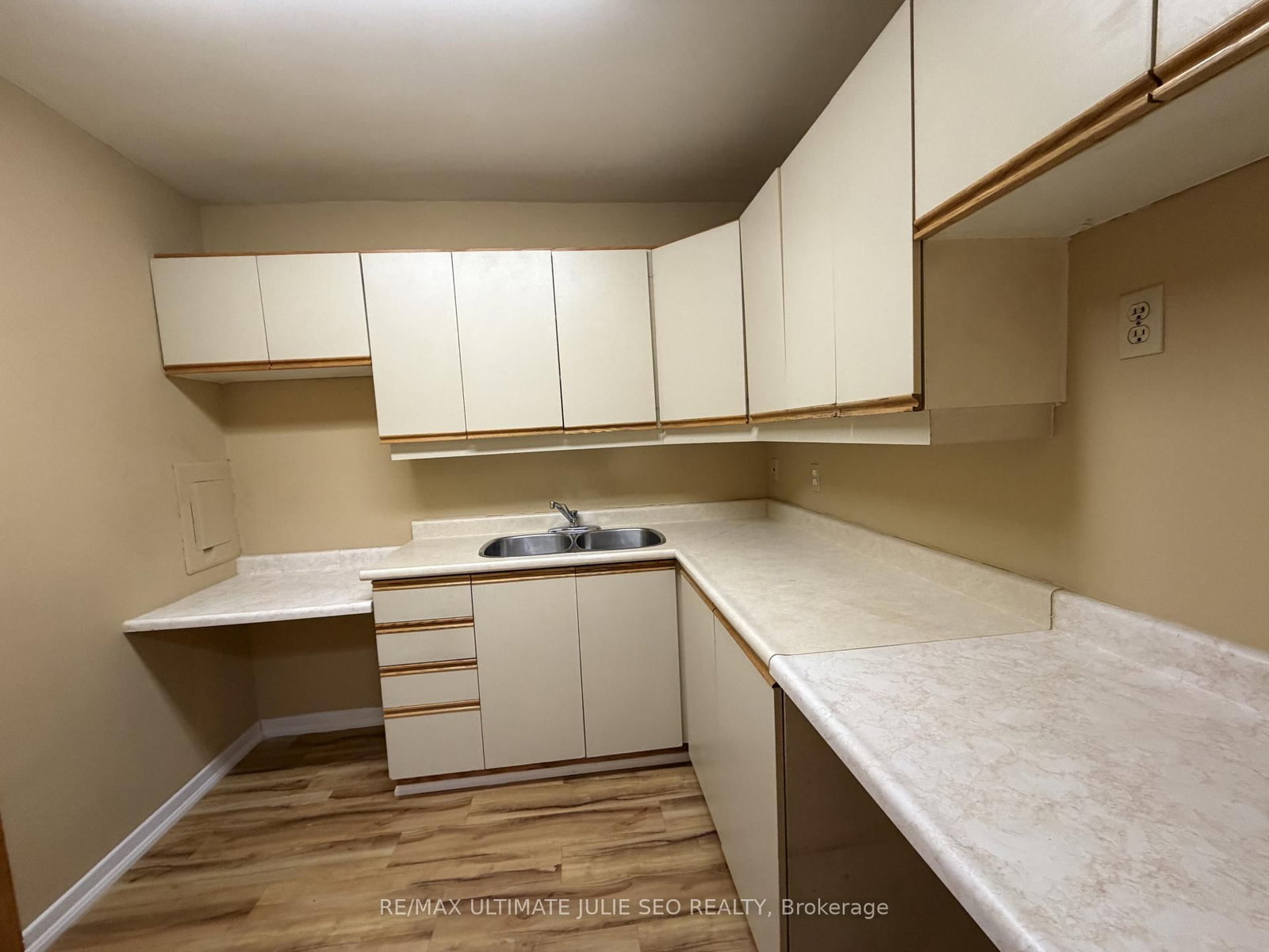 2175 BLOOR Street W, Unit 2nd floor - Photo 8