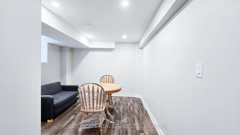 Lower - 121 Ashdale Rd, Brampton, L6Y 5N2 | Image 3