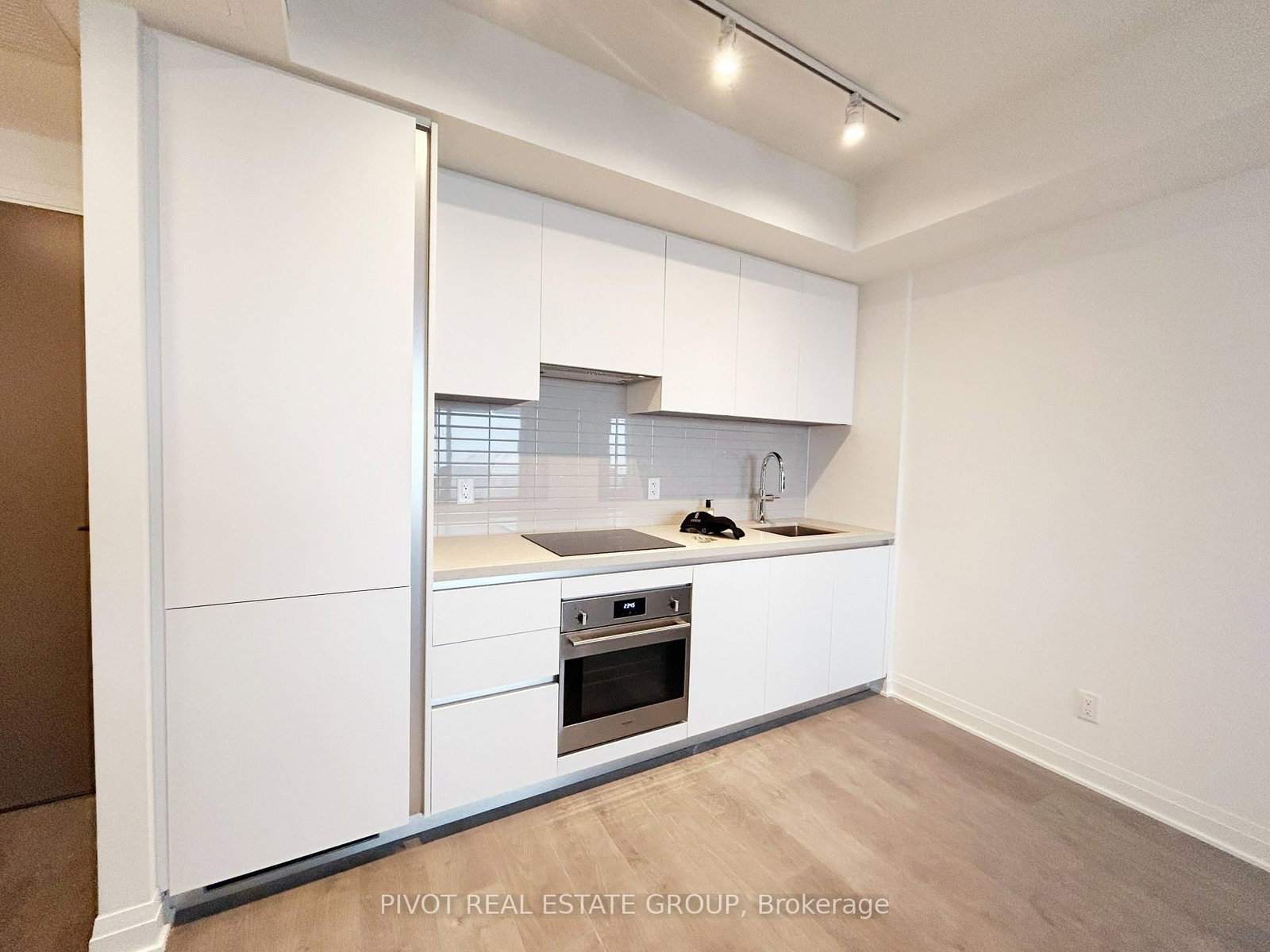 2 Erskine Road, Unit 803 - Photo 2