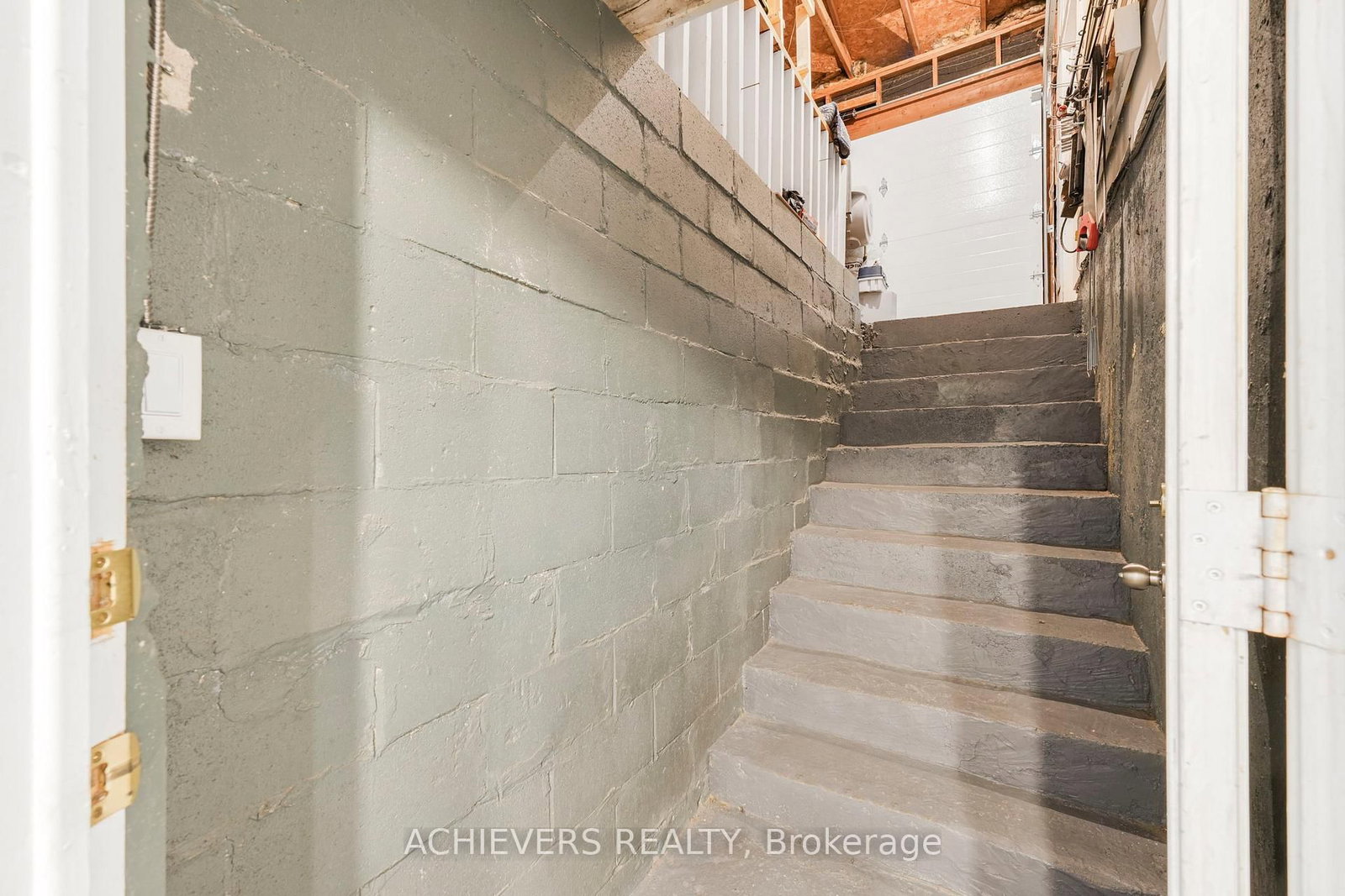 Detached House for sale at 4024 Longo Circle, Mississauga, Ontario, L4T 4C7 - Malton - MLS: W12773266