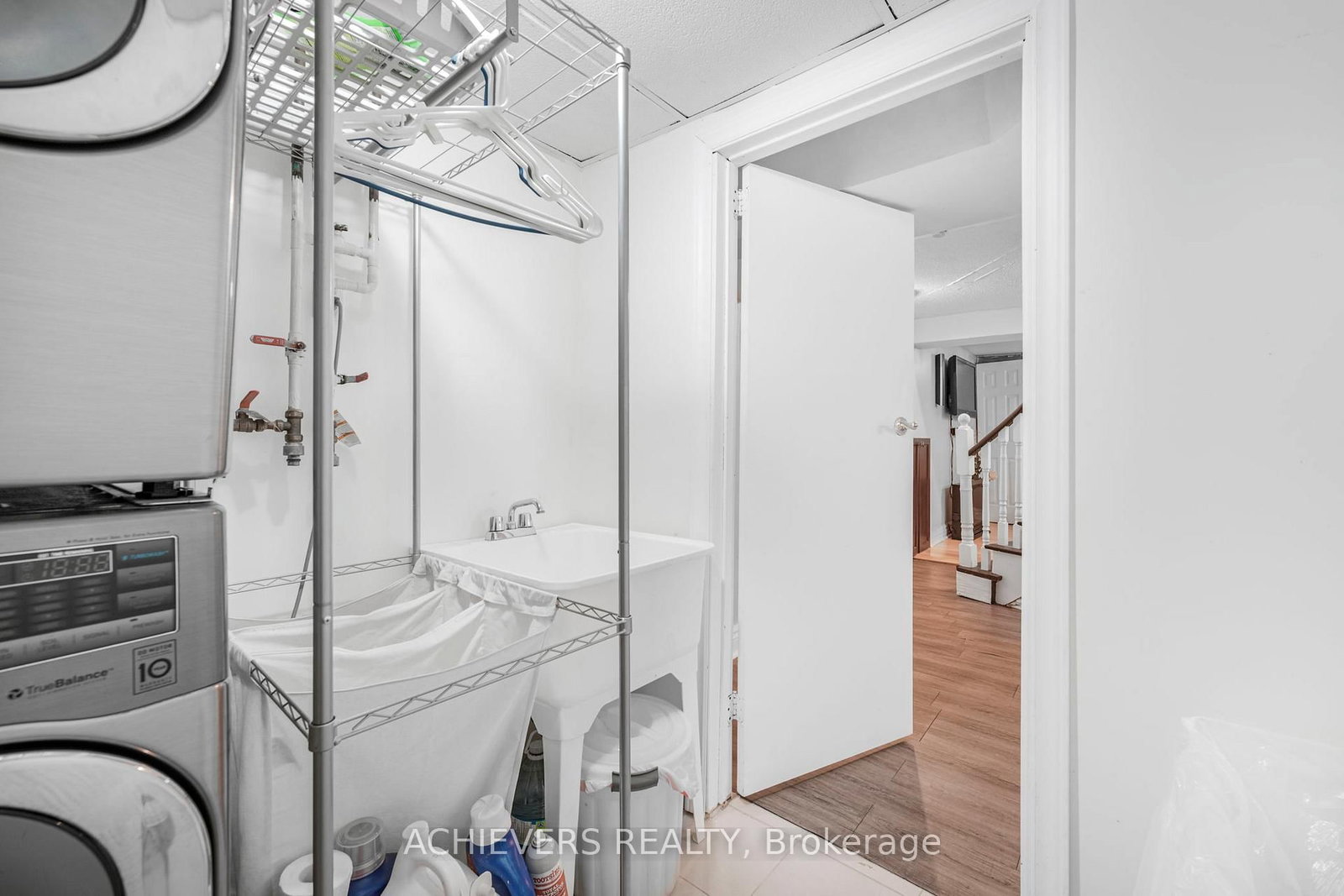 Detached House for sale at 4024 Longo Circle, Mississauga, Ontario, L4T 4C7 - Malton - MLS: W12773266