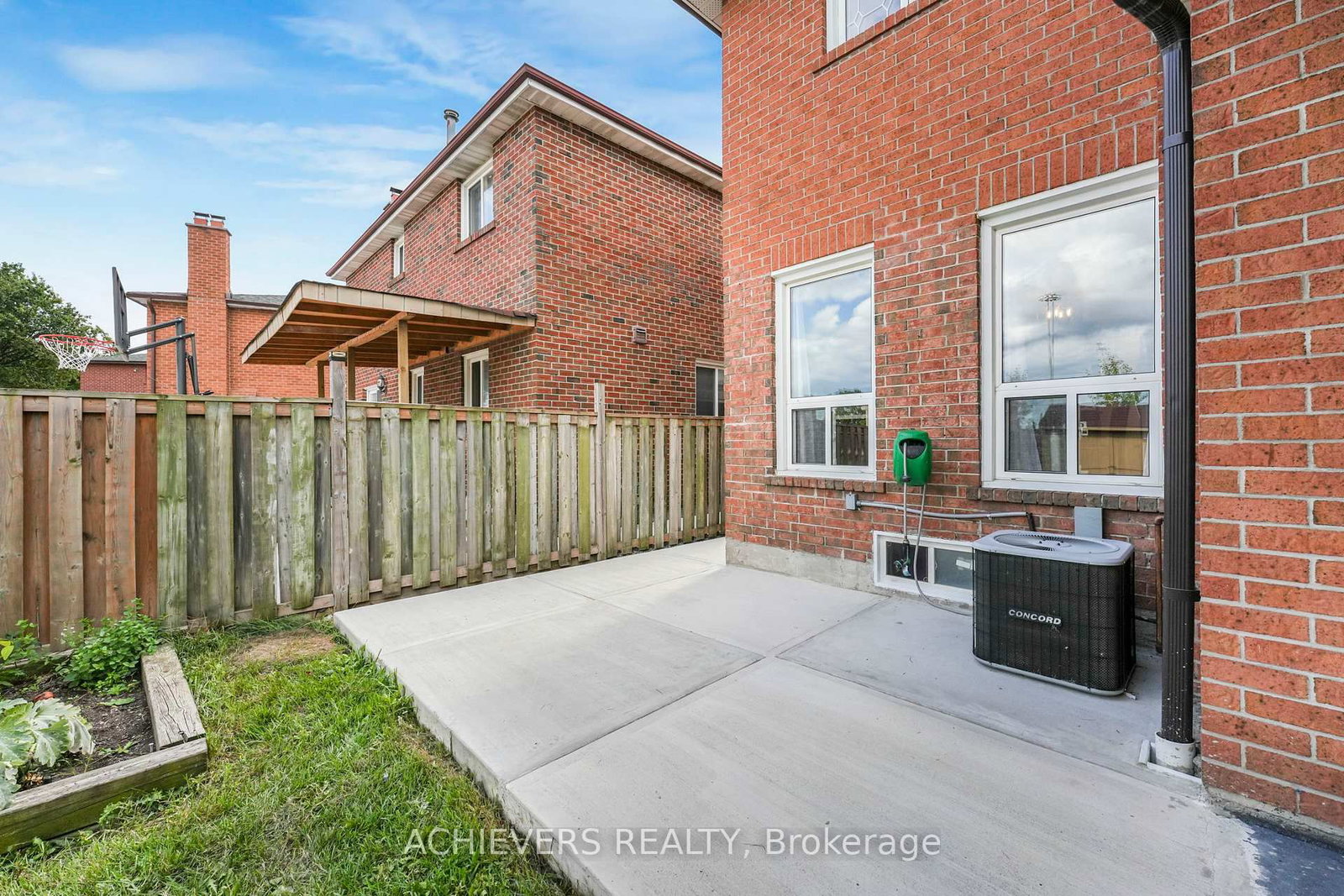 Detached House for sale at 4024 Longo Circle, Mississauga, Ontario, L4T 4C7 - Malton - MLS: W12773266