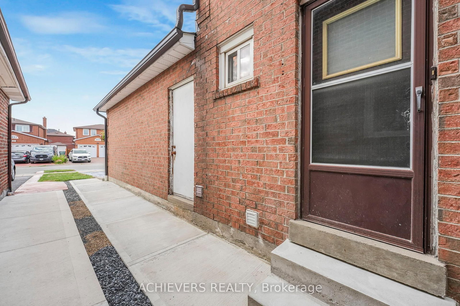 Detached House for sale at 4024 Longo Circle, Mississauga, Ontario, L4T 4C7 - Malton - MLS: W12773266