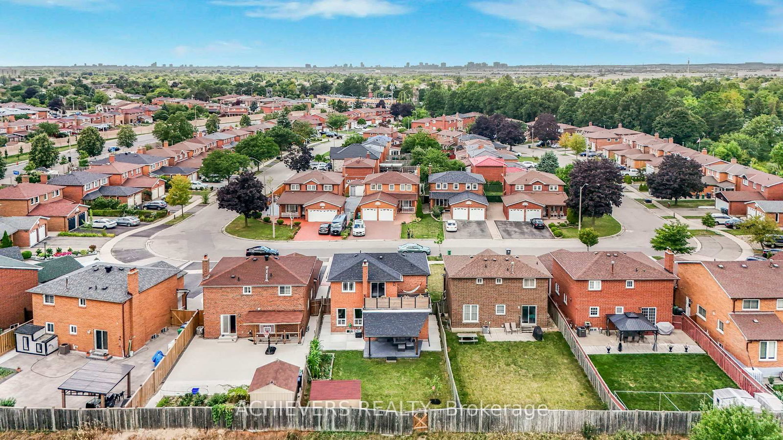 Detached House for sale at 4024 Longo Circle, Mississauga, Ontario, L4T 4C7 - Malton - MLS: W12773266