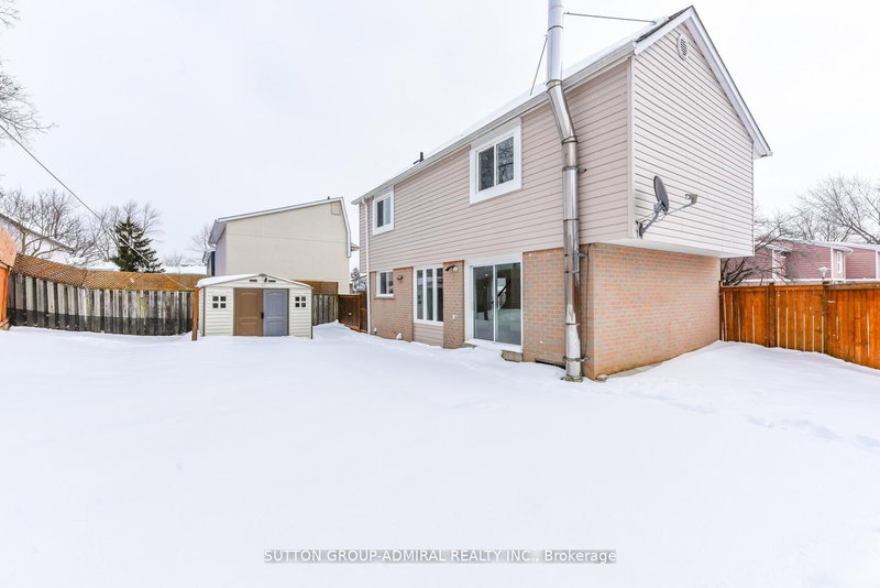 4 Hardcastle Crt, Brampton, L6S 2A9 | Image 2