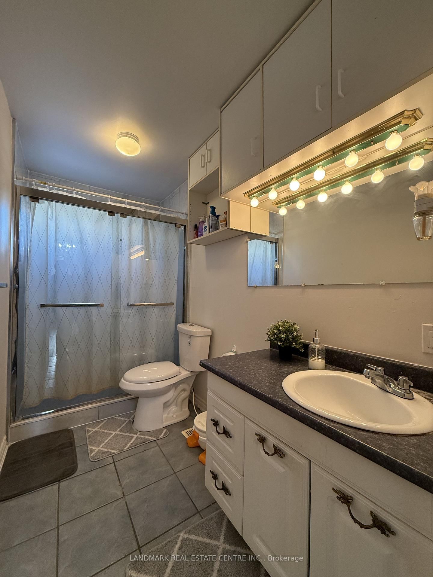 Townhouse for sale at 19 Guildford Crescent, Brampton, Ontario, L6S 3K2 - Central Park - MLS: W12773452