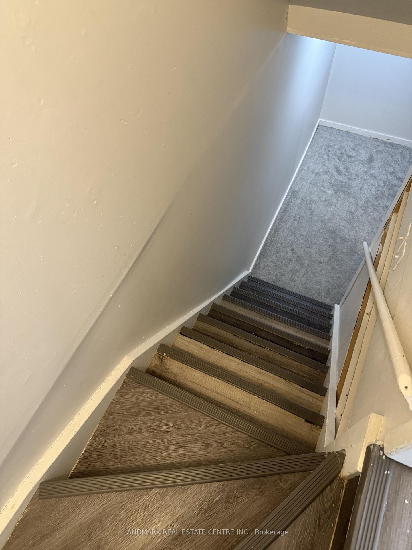 Townhouse for sale at 19 Guildford Crescent, Brampton, Ontario, L6S 3K2 - Central Park - MLS: W12773452