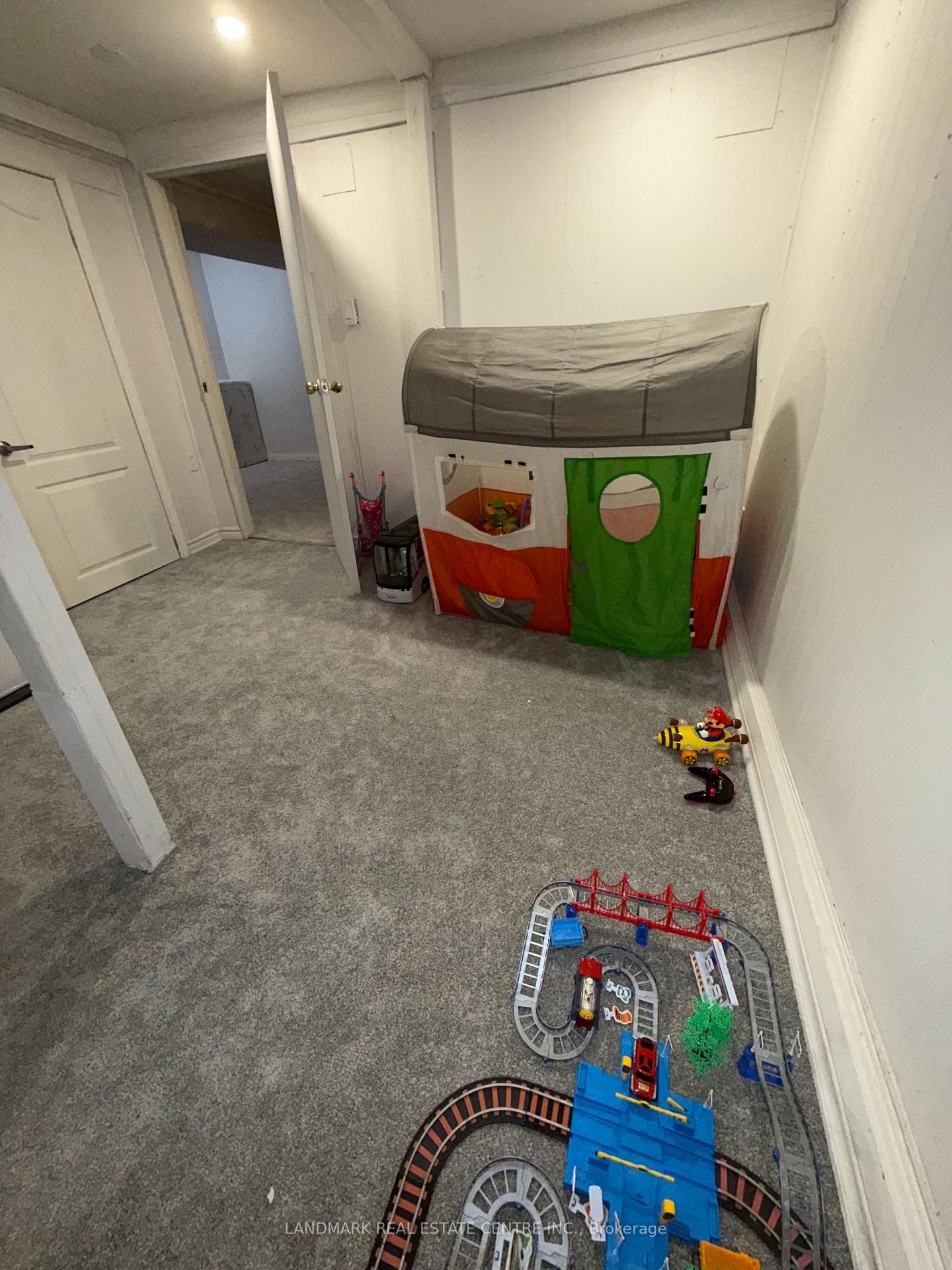 Townhouse for sale at 19 Guildford Crescent, Brampton, Ontario, L6S 3K2 - Central Park - MLS: W12773452