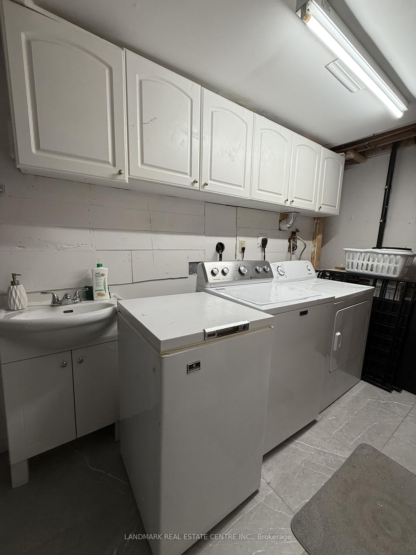 Townhouse for sale at 19 Guildford Crescent, Brampton, Ontario, L6S 3K2 - Central Park - MLS: W12773452