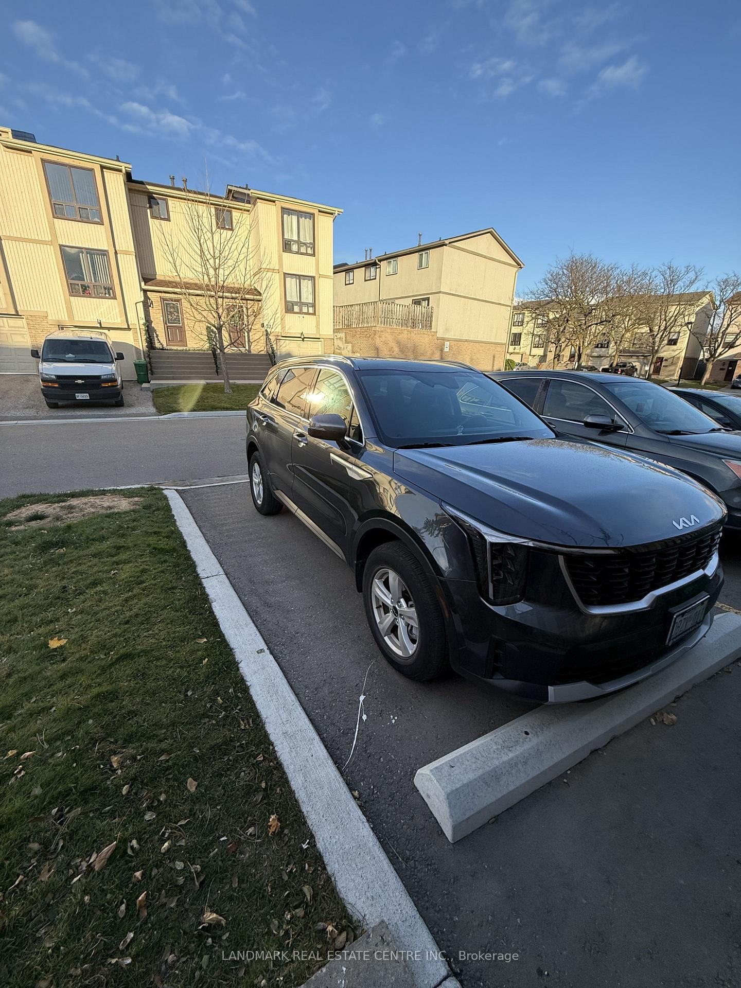 Townhouse for sale at 19 Guildford Crescent, Brampton, Ontario, L6S 3K2 - Central Park - MLS: W12773452