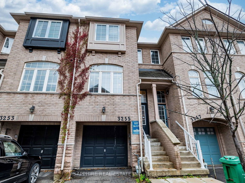 3255 Redpath Circ, Mississauga, L5N 8R3 | Image 2