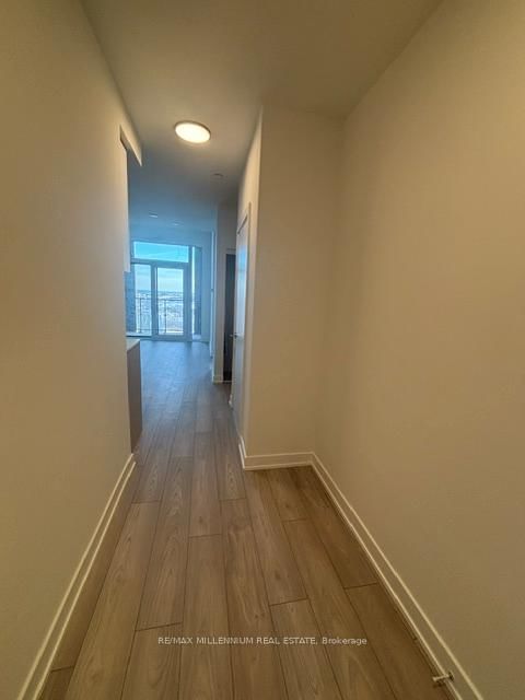 1012 - 1007 The Queensway