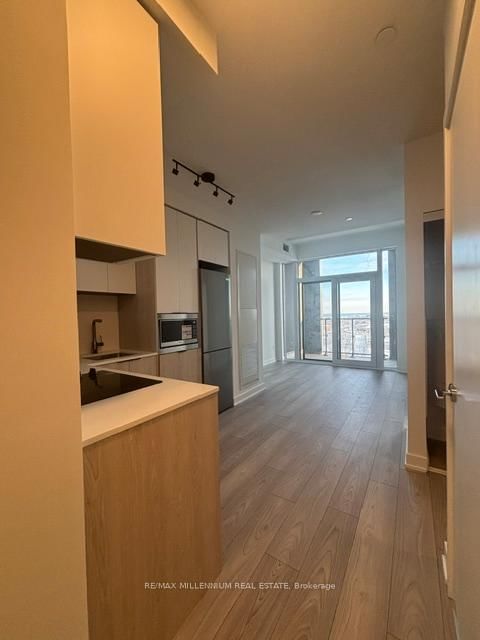 1012 - 1007 The Queensway