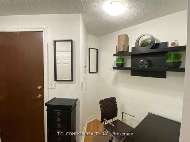 1802 - 310 Burnhamthorpe Road W