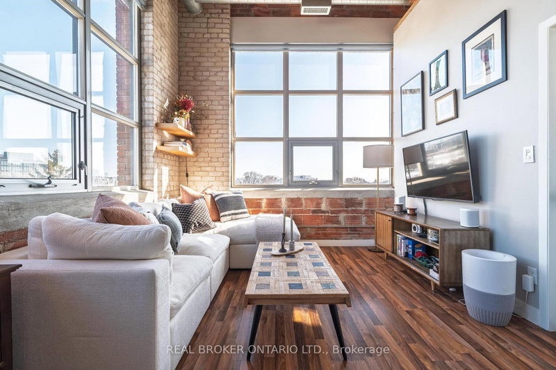 PH3 - 2154 Dundas Street W