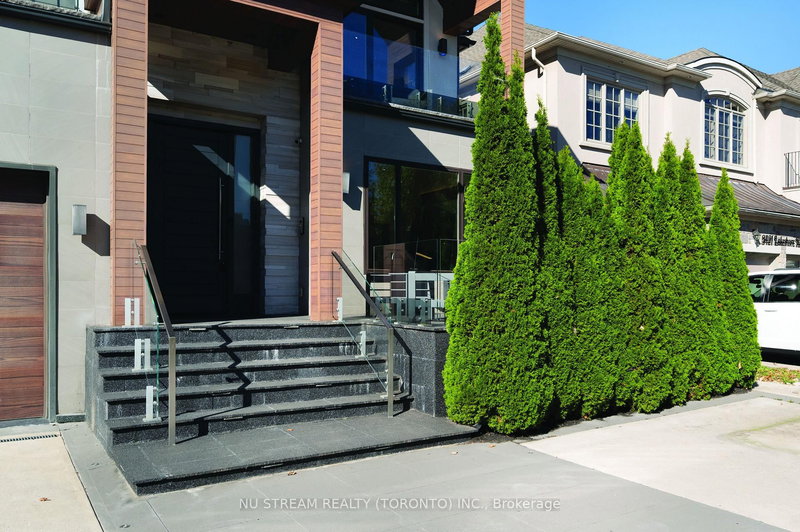 3425 Lakeshore Rd W, Oakville, L6L 0A3 | Image 2