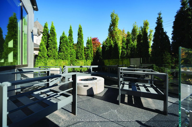 3425 Lakeshore Rd W, Oakville, L6L 0A3 | Image 3