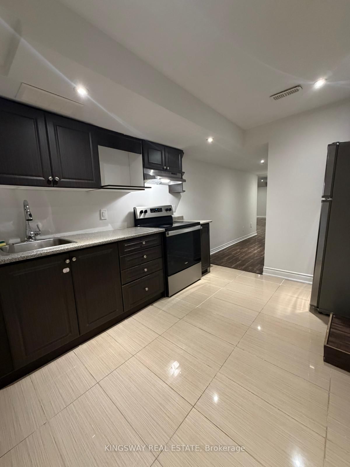 Detached House for lease at Basement-243 Pringle Avenue, Milton, Ontario, L9T 7A2 - Scott - MLS: W12774138