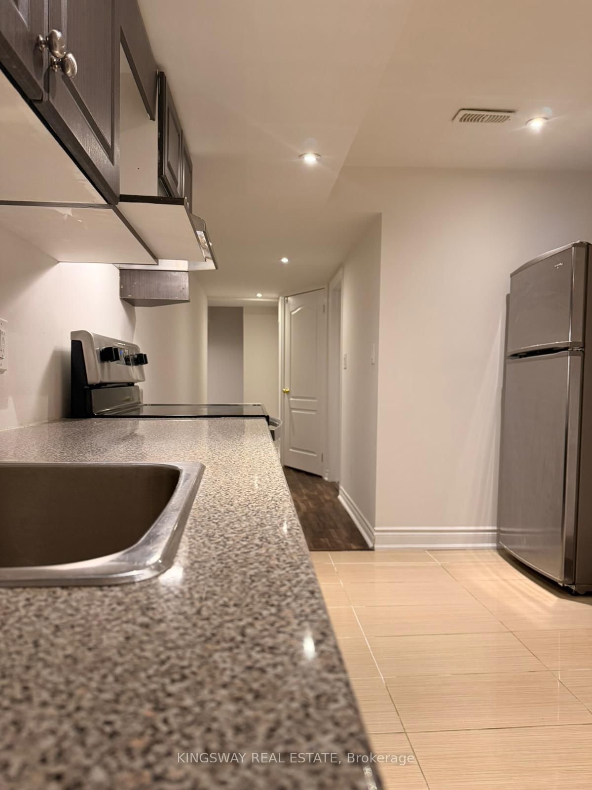 Detached House for lease at Basement-243 Pringle Avenue, Milton, Ontario, L9T 7A2 - Scott - MLS: W12774138