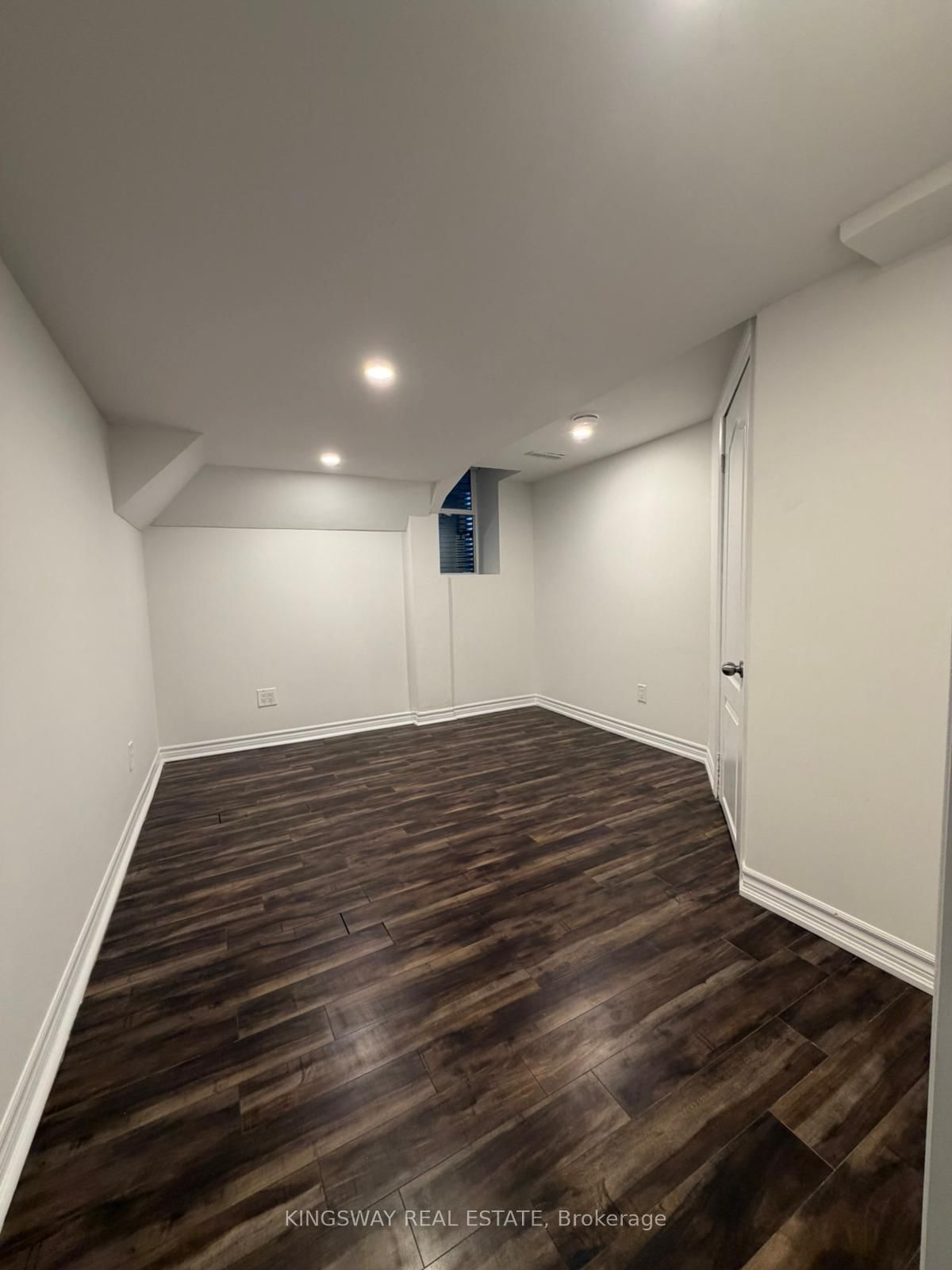 Detached House for lease at Basement-243 Pringle Avenue, Milton, Ontario, L9T 7A2 - Scott - MLS: W12774138