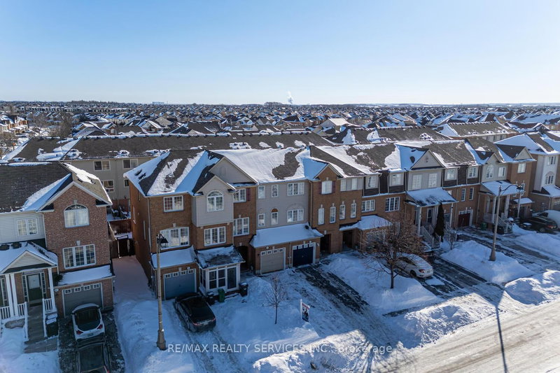 67 Decker Hollow Circ, Brampton, L6X 0L5 | Image 3