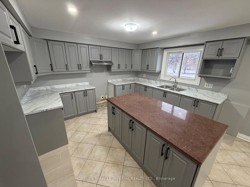 4 Bellini Ave, Brampton, L6P 0X7 | Image 2