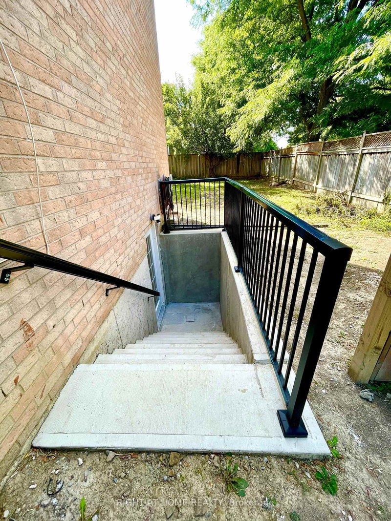 Basement - 106 Vivians Cres, Brampton, L6Y 4V4 | Image 2