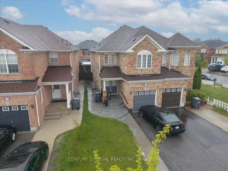 4 Parisian Rd, Brampton, L6P 2S8 | Image 2