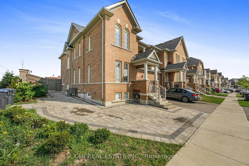 40 Spokanne St N, Brampton, L6R 4A2 | Image 2