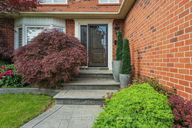 215 Anastasia Terr, Mississauga, L5B 3A5 | Image 3
