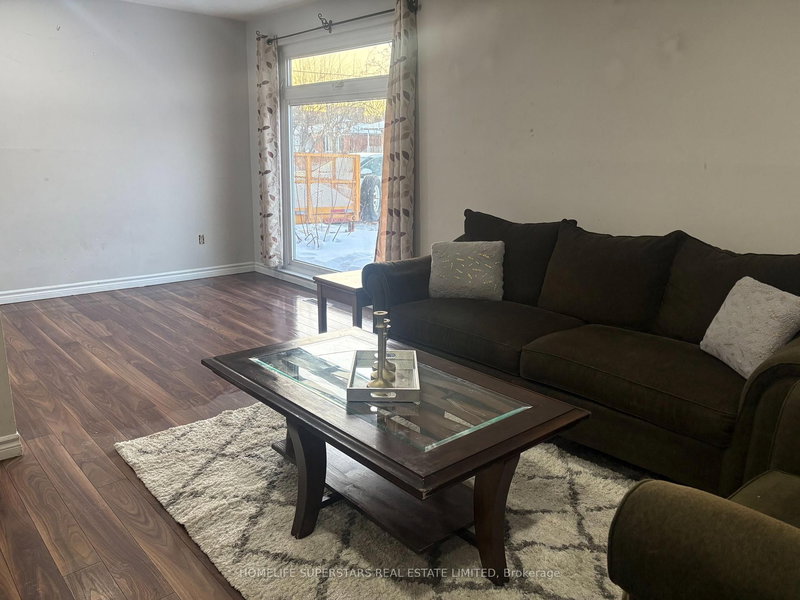 3670 Crabtree Cres, Mississauga, L4T 1S6 | Image 2